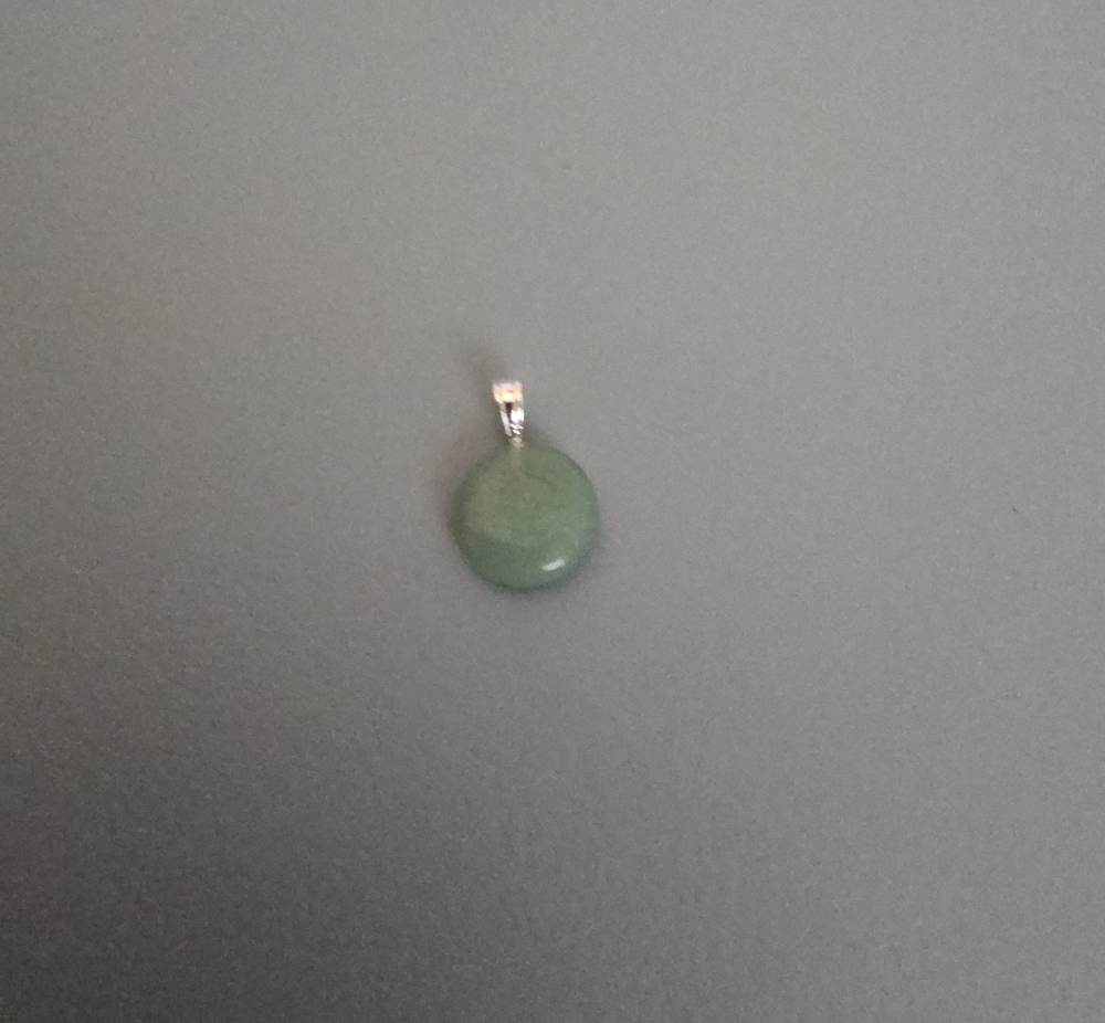 Green Stone Pendant Necklace - Elegant Women's Jewelry